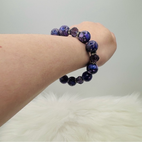 Large Beads Violet Statement Beaded Bracelet - Picture 4 of 5